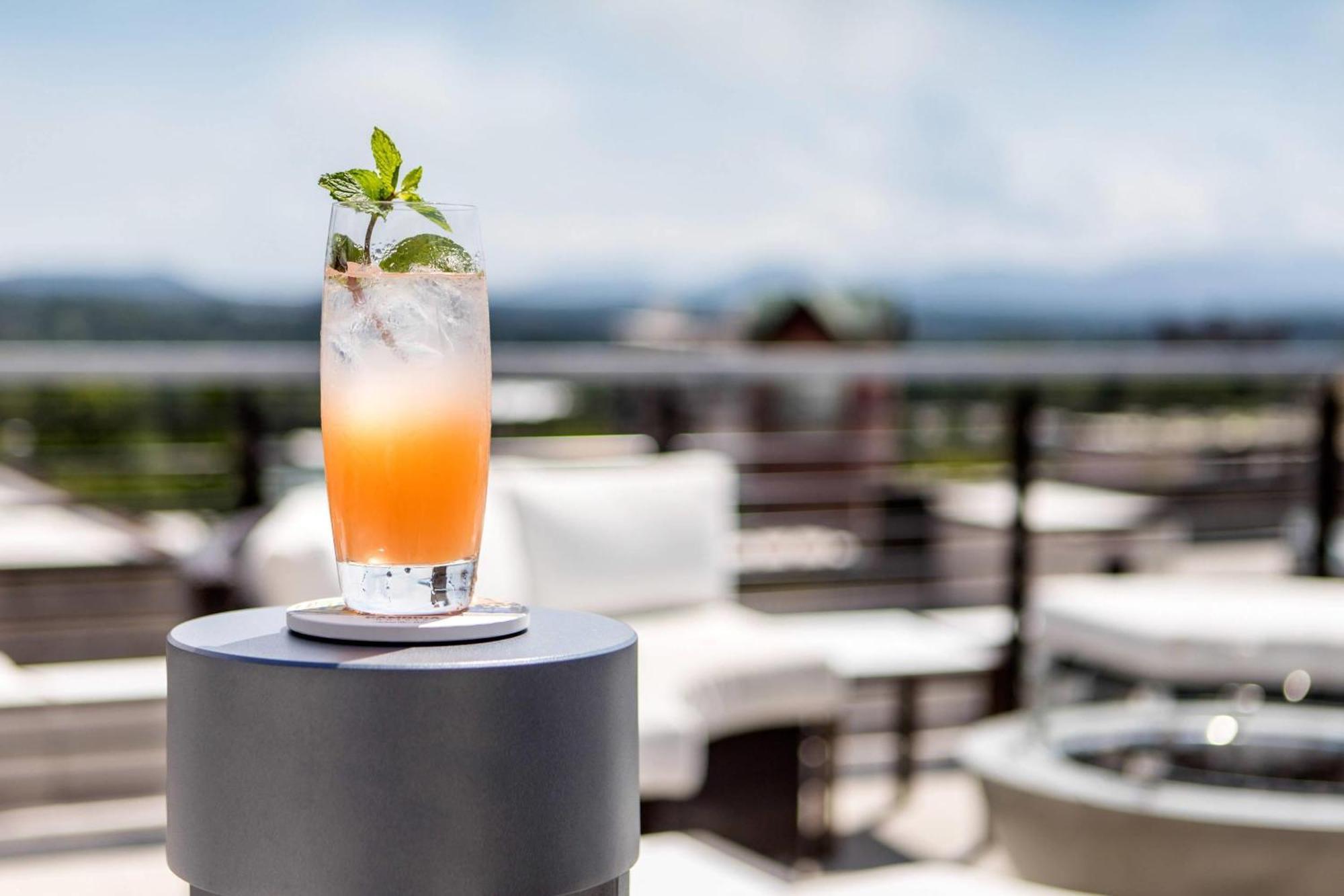 Cambria Downtown 4*