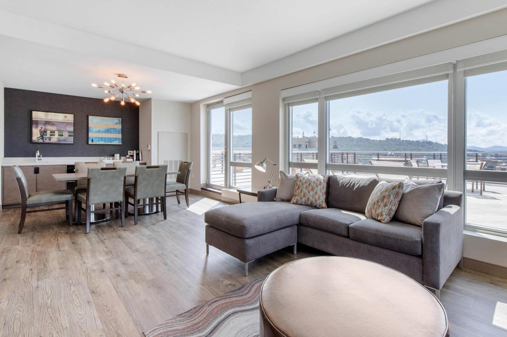 Cambria Downtown Hotel 4*