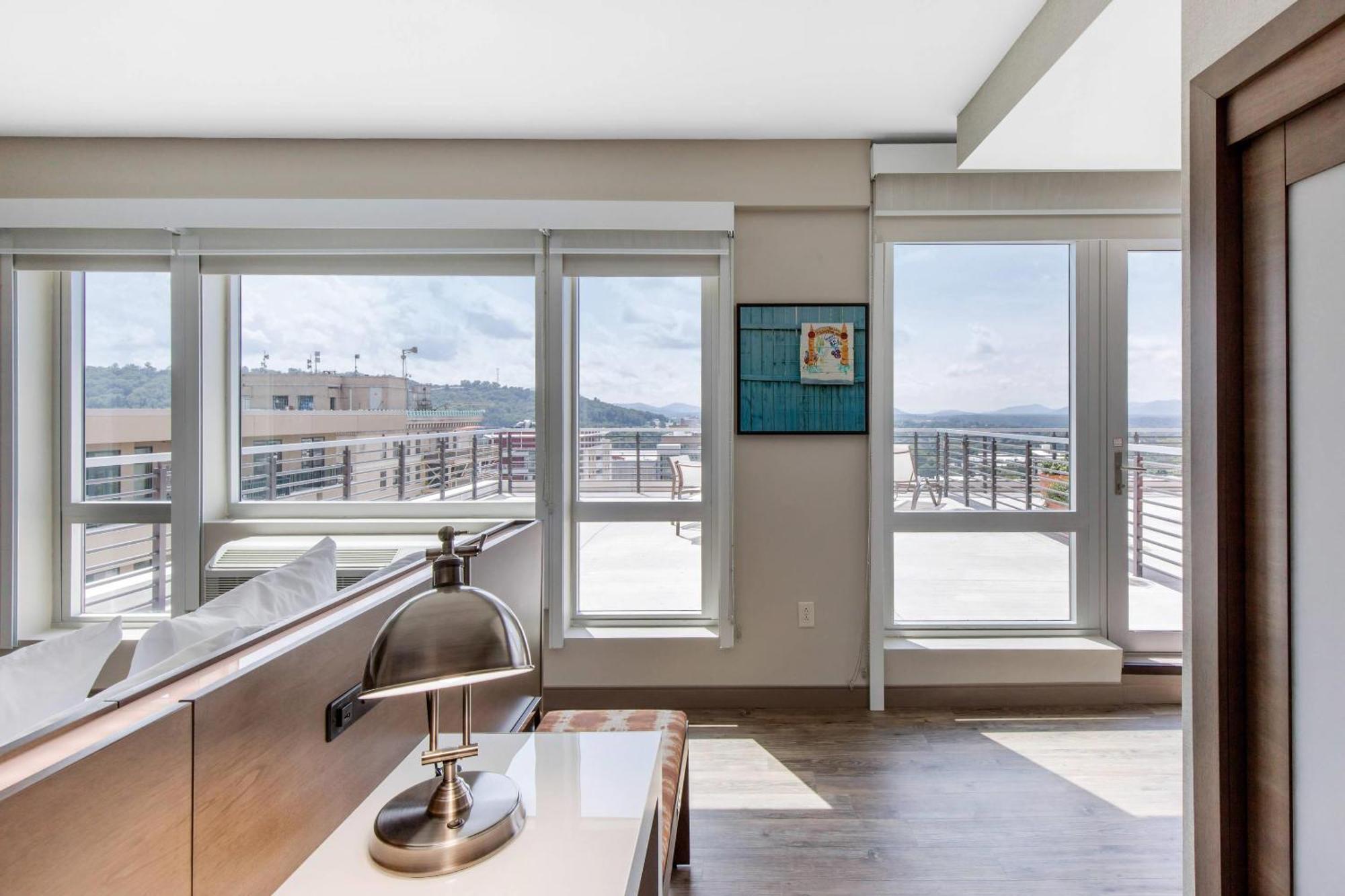 Cambria Downtown 4*