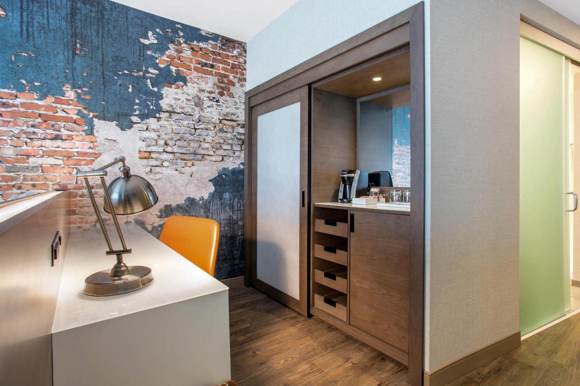 Cambria Downtown 4*
