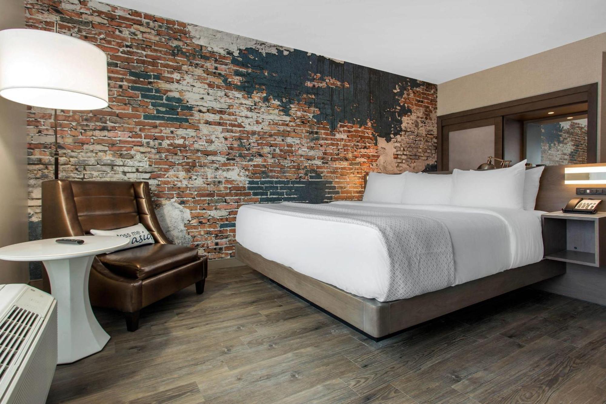 Cambria Downtown Hotel 4*
